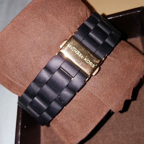 Michael Kors Black Runway woman's watch - Picture 3 of 5